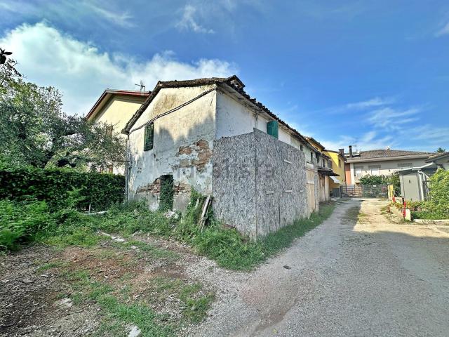 Rustico in vendita a San Giovanni In Marignano, Reggio Emilia