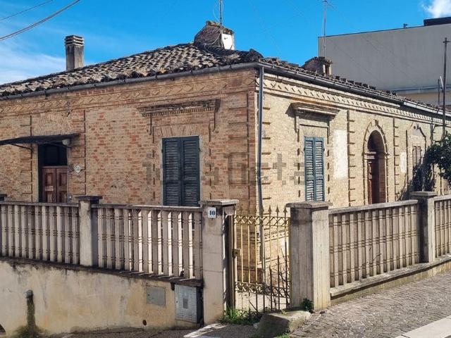 Rustico in vendita a Picciano, Abruzzo