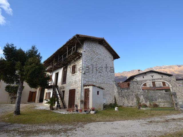 Rustico in vendita a Aviano, Friuli-Venezia Giulia