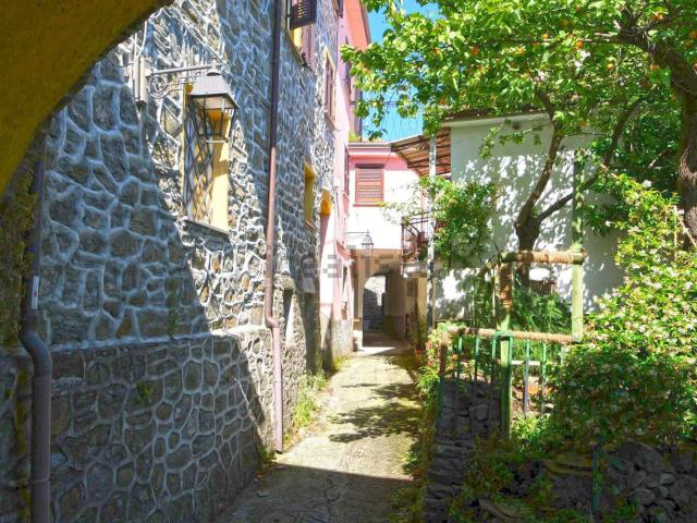 Rustico in vendita a Calice Al Cornoviglio, Liguria
