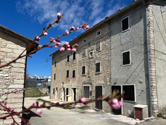 Rustico in vendita a Sant'anna D'alfaedo, Veneto