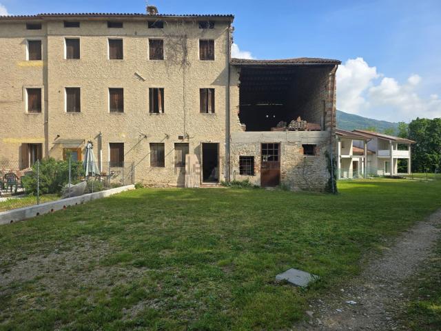 Rustico in vendita a Crespano Del Grappa, Veneto