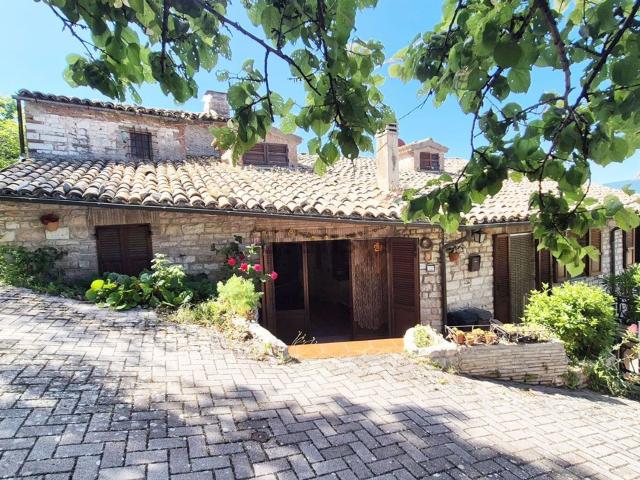 Rustico in vendita a Murazzano, Marche