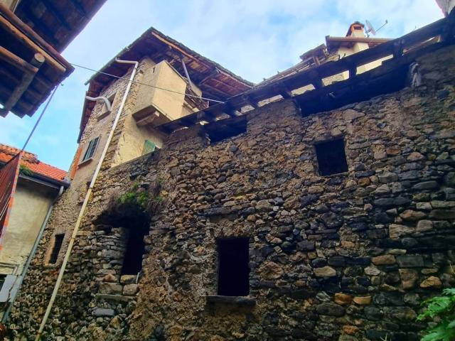 Rustico in vendita a Lierna, Lombardia