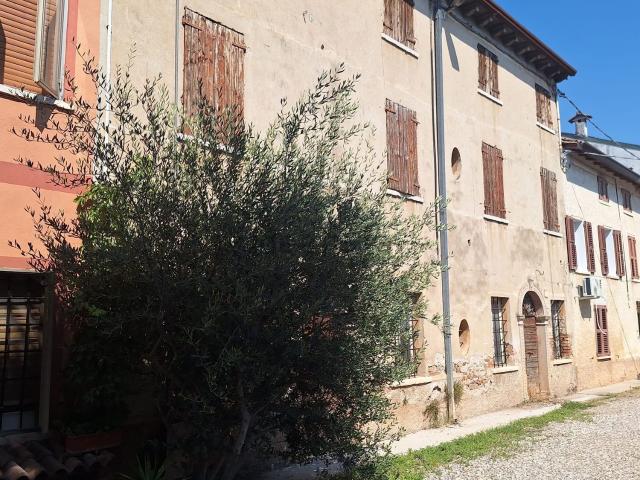 Rustico in vendita a Roverbella, Lombardia