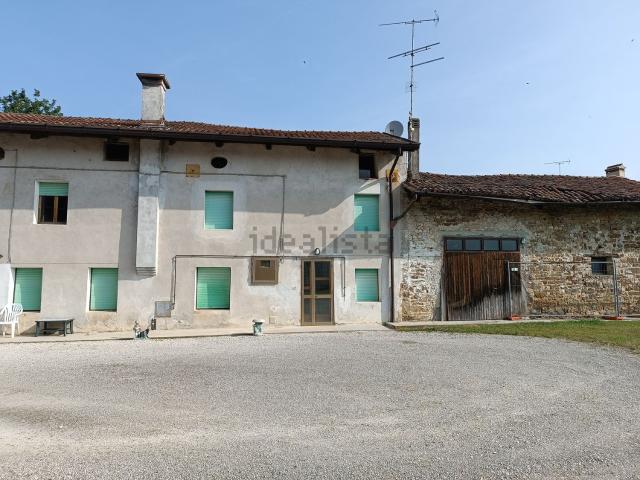 Rustico in vendita a Manzano, Friuli-Venezia Giulia