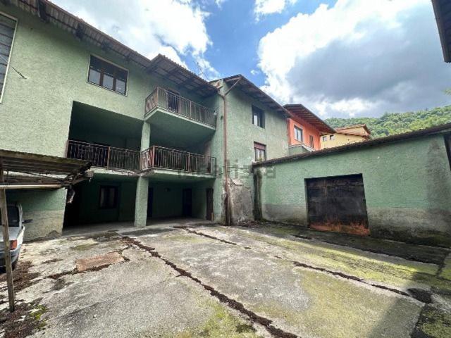 Rustico in vendita a Cene, Lombardia