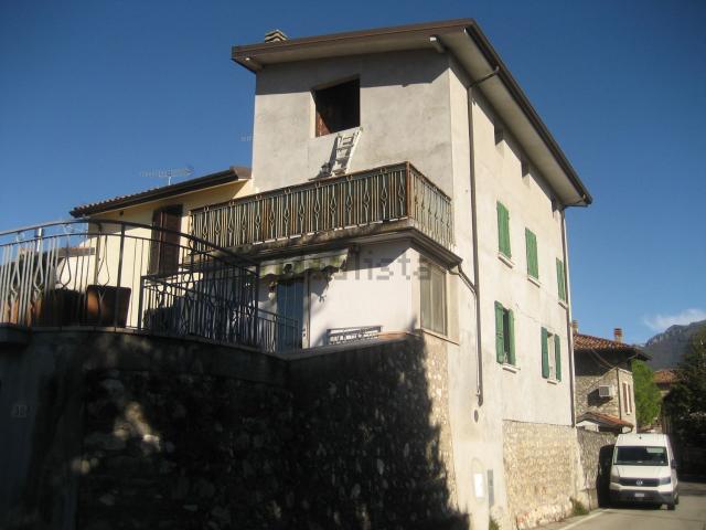 Rustico in vendita a Volciano, Roè Volciano