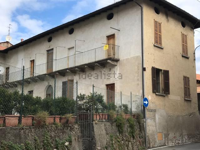 Rustico in vendita a Azzate, Lombardia