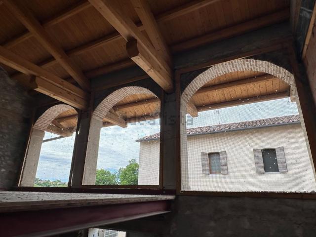 Rustico in vendita a Colle Umberto, Veneto