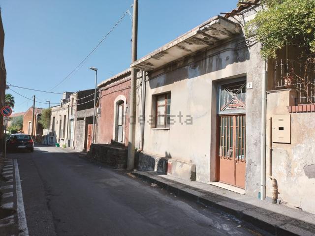 Rustico in vendita a San Giovanni La Punta, Sicilia