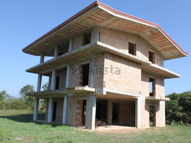 Rustico in vendita a Limatola, Campania