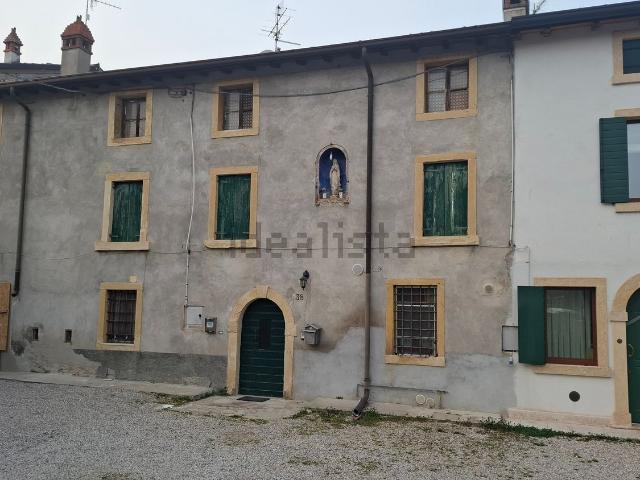Rustico in vendita a Corrubbio di Negarine, San Pietro In Cariano