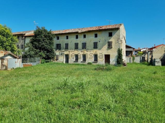 Rustico in vendita a Ronchis, Friuli-Venezia Giulia