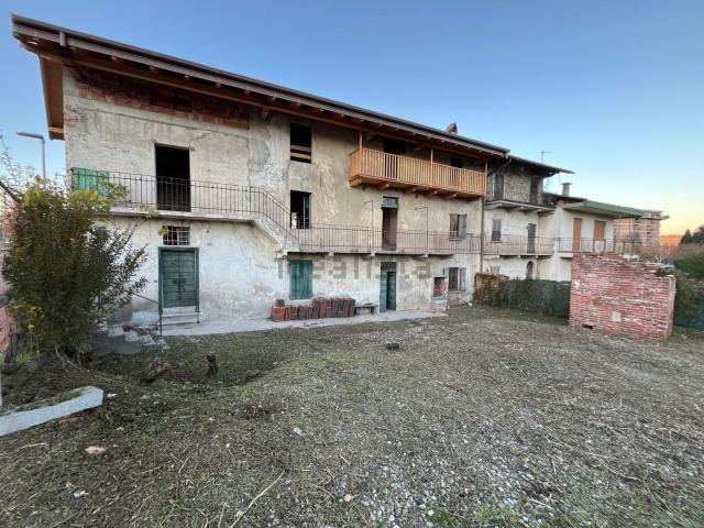Rustico in vendita a Dormelletto, Novara