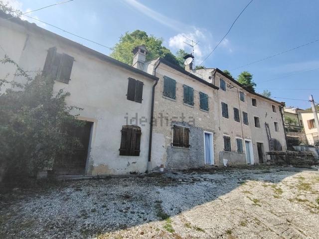 Rustico in vendita a Valdobbiadene, Veneto