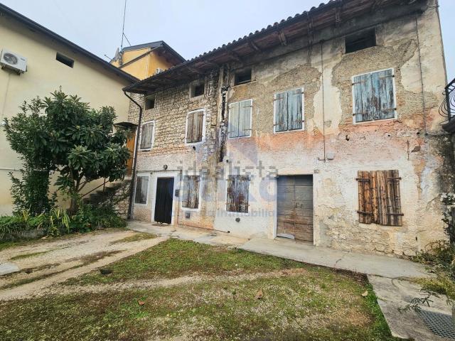 Rustico in vendita a Caneva, Friuli-Venezia Giulia
