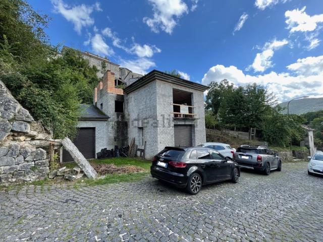 Rustico in vendita a Montenero Val Cocchiara, Isernia