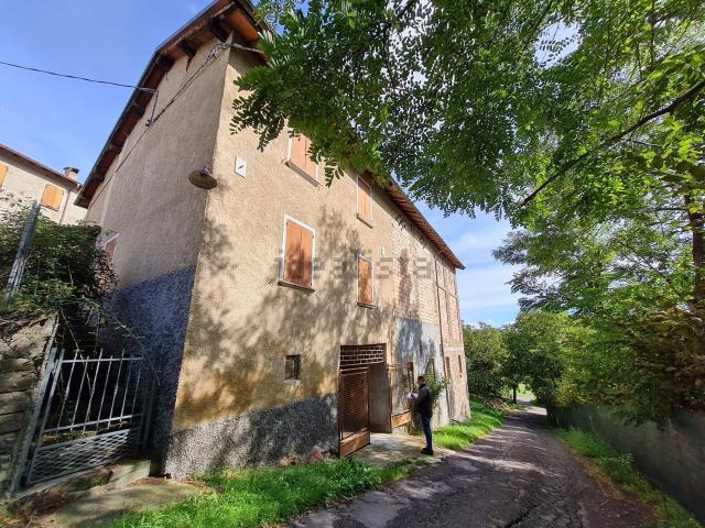 Rustico in vendita a Colline Matildiche, Re
