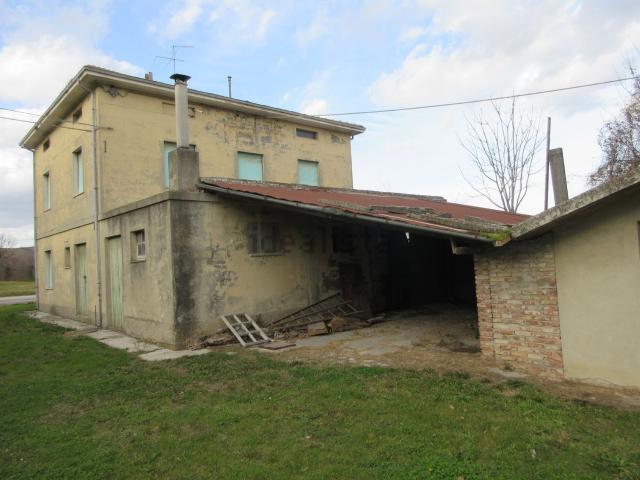 Rustico in vendita a Vallefoglia, Marche