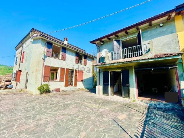 Rustico in vendita a Cascina Balzago, Bobbio