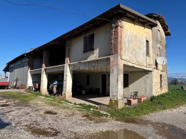 Rustico in vendita a Castenedolo, Lombardia
