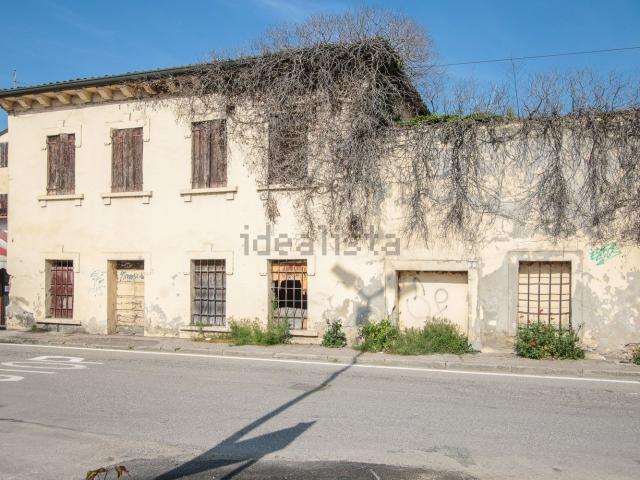 Rustico in vendita a Buttapietra, Veneto