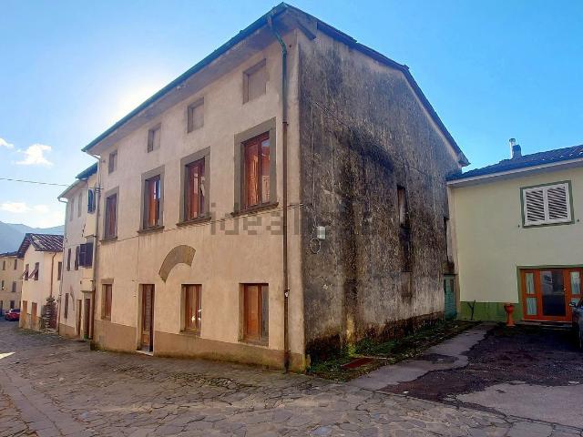 Rustico in vendita a Unione dei comuni Media Valle del Serchio, Borgo A Mozzano