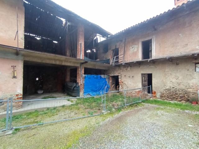Rustico in vendita a Buzzano, Besnate