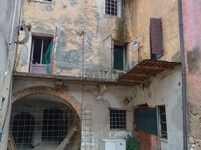Rustico in vendita a Dolcè, Veneto