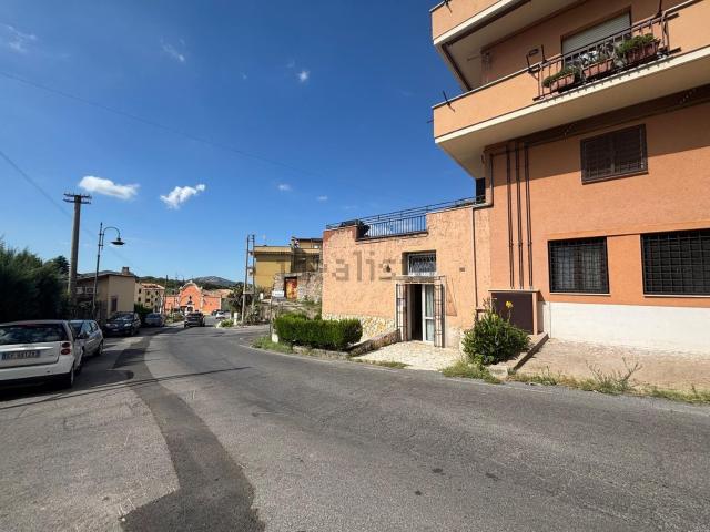 Rustico in vendita a Palombara Sabina, Roma Capitale