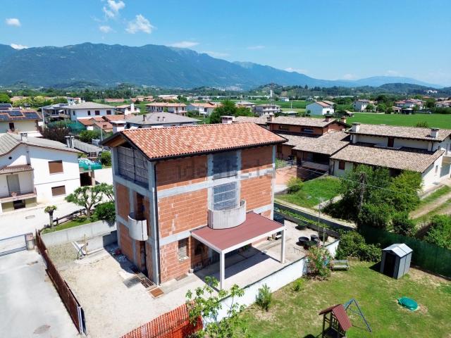 Rustico in vendita a Romano D'ezzelino, Veneto