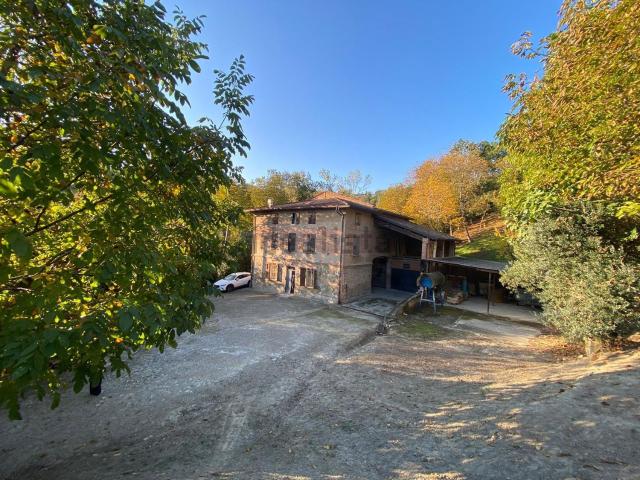 Rustico in vendita a Unione dei comuni del Distretto Ceramico, Fiorano Modenese