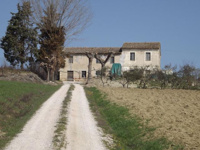 Rustico in vendita a Chiesa di Santa Maria Arzilla, Pesaro