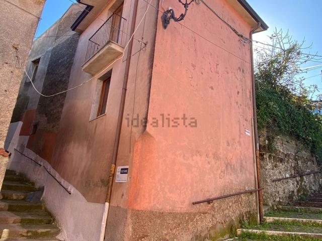 Rustico in vendita a Cervinara, Campania