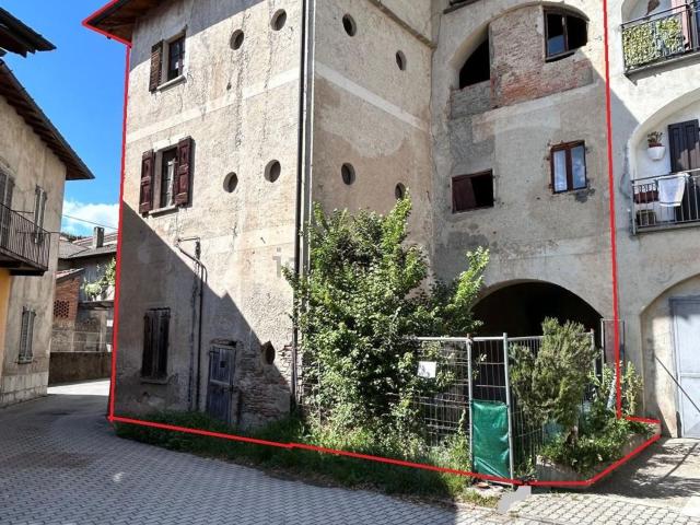 Rustico in vendita a Luvinate, Lombardia