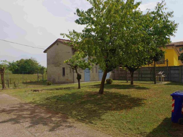 Rustico in vendita a Polesine Zibello, Polesine Parmense