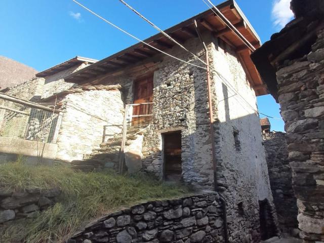 Rustico in vendita a Livo, Lombardia