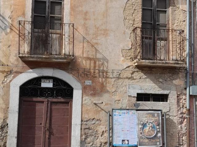 Rustico in vendita a Luco dei Marsi, L'Aquila
