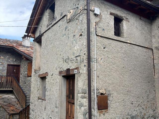 Rustico in vendita a Challand Saint Victor, Aosta