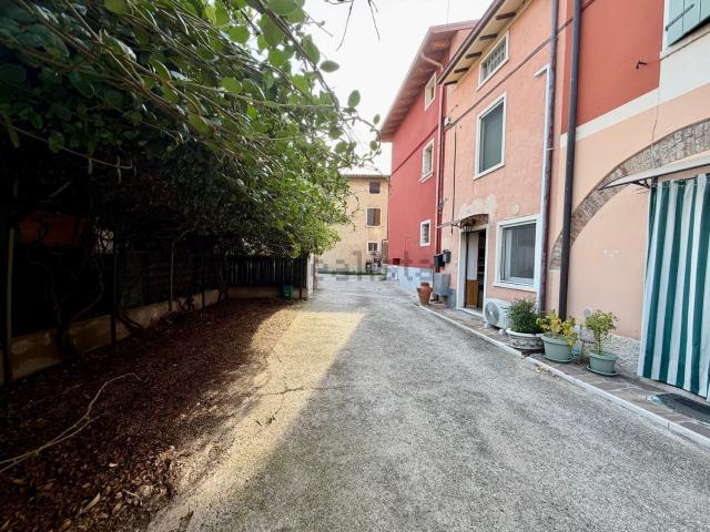 Rustico in vendita a Ronchi, Pastrengo