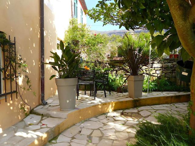 Rustico in vendita a Vasia, Liguria