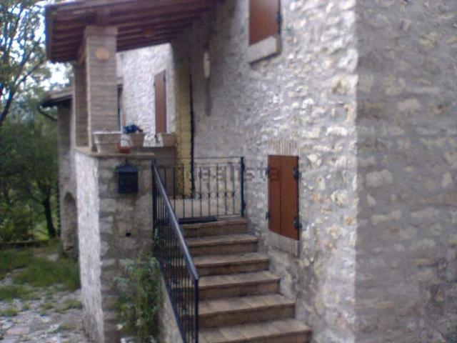 Rustico in vendita a Spoleto, Umbria