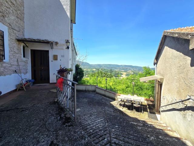 Rustico in vendita a Stroncone, Umbria