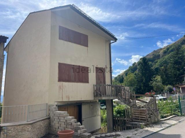 Rustico in vendita a Rocca Di Cambio, Abruzzo