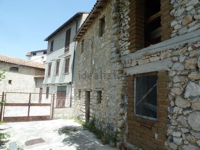 Rustico in vendita a Pereto, Abruzzo
