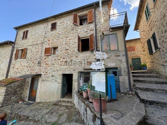 Rustico in vendita a Castel San Niccolò, Toscana