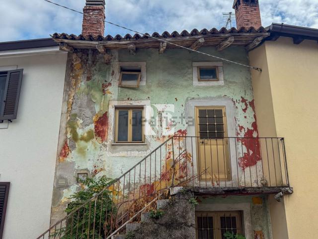 Rustico in vendita a Borgo Santo Stefano / Dolenja vas, Trieste