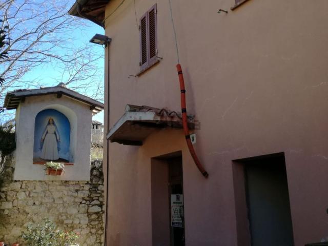 Rustico in vendita a Foligno, Umbria