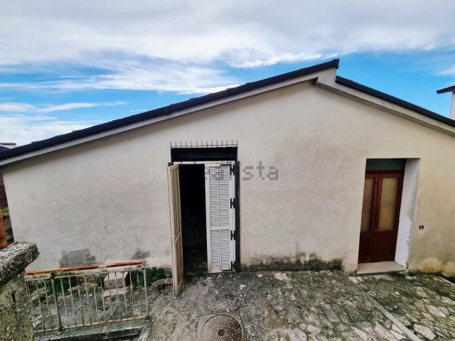 Rustico in vendita a Montefusco, Campania